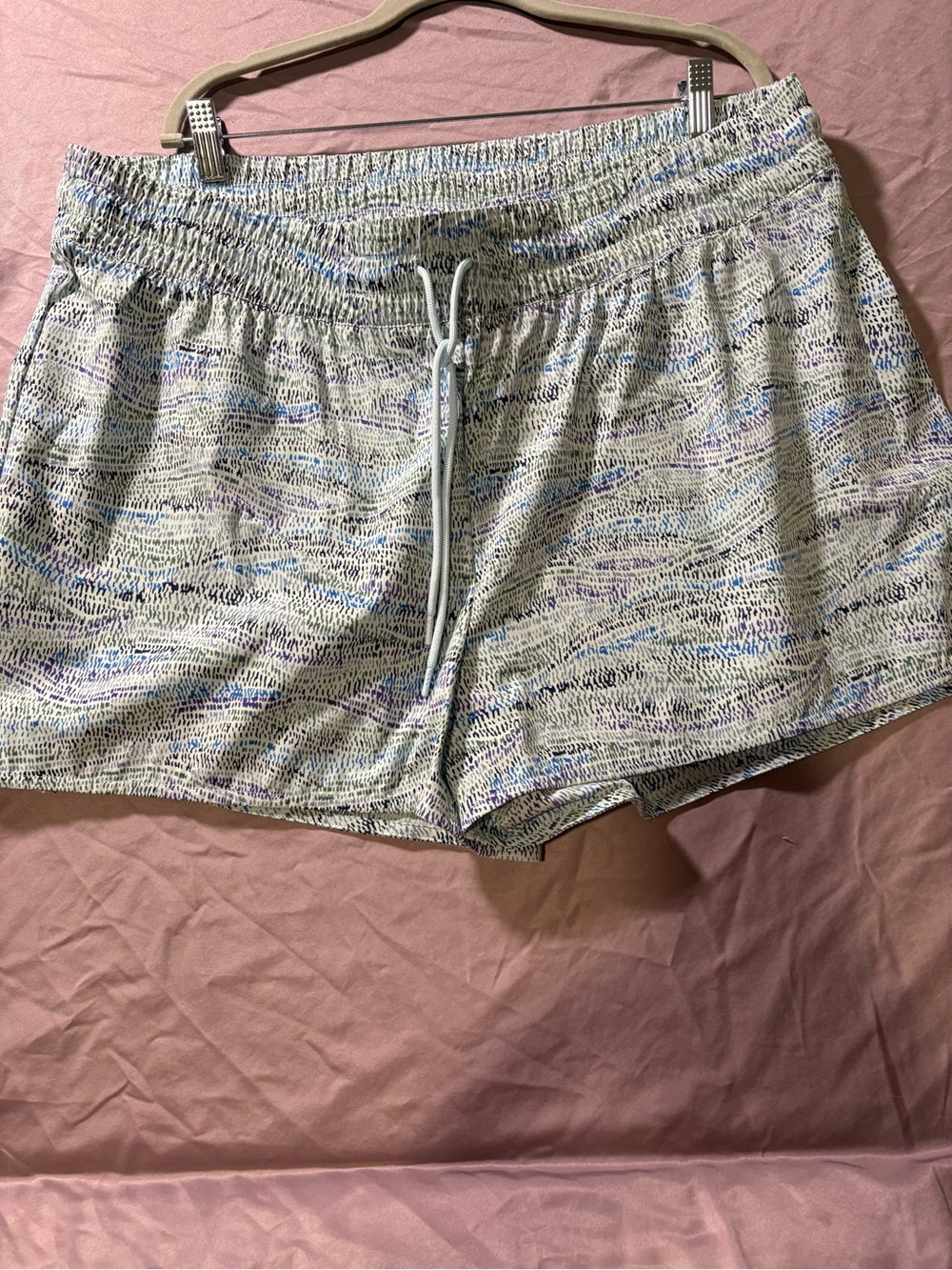 Eddie Bauer Light Cream Multicolor Athletic Lounge Shorts
